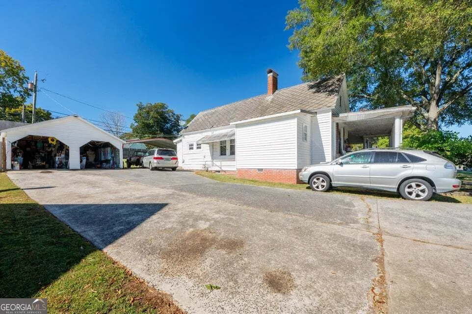 69 Myers AVE Trion, GA 30753
