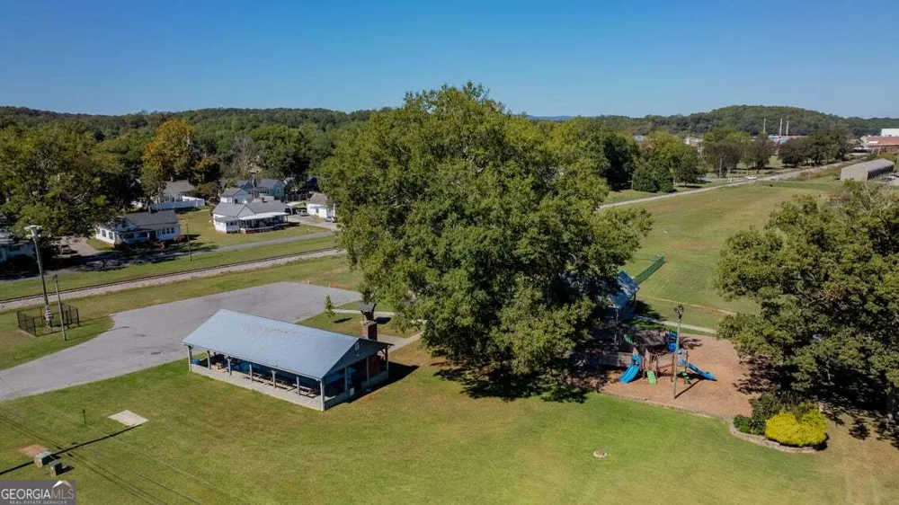 69 Myers AVE Trion, GA 30753