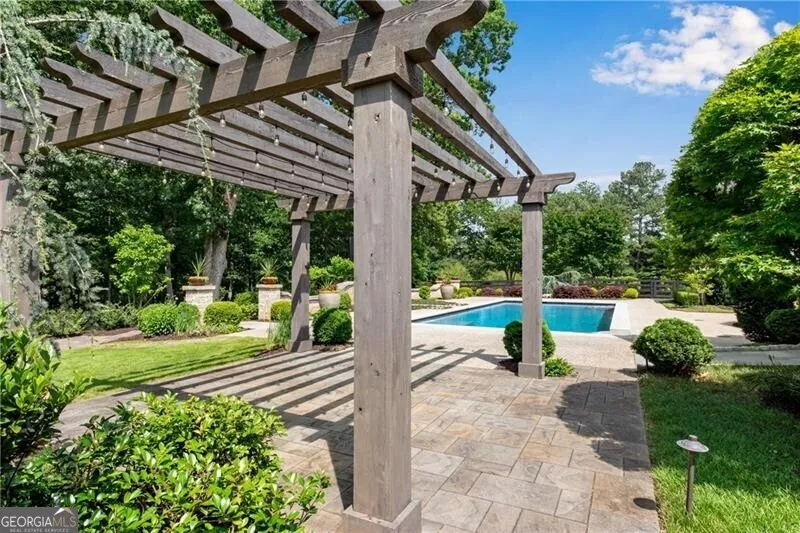 560 Lost River BND Milton, GA 30004