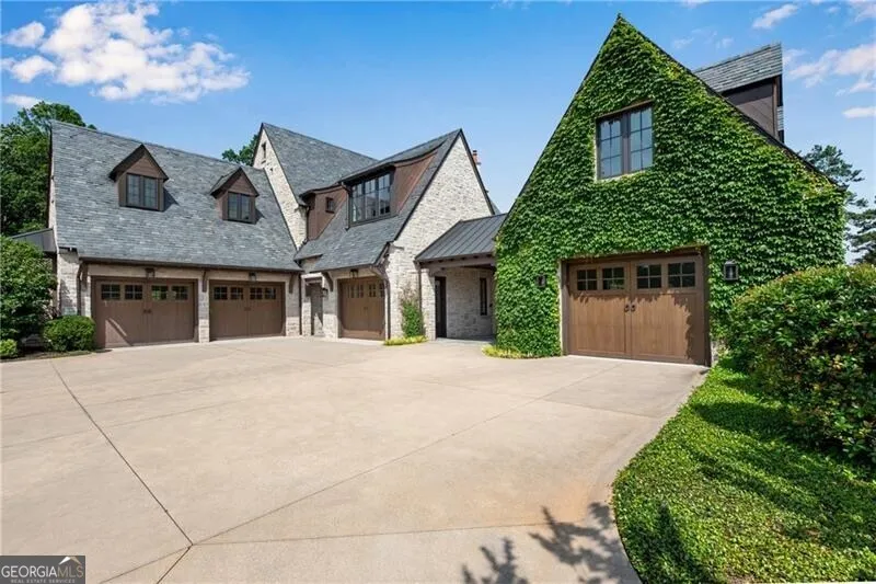 560 Lost River BND Milton, GA 30004
