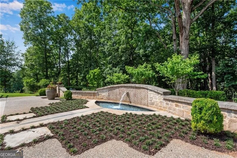 560 Lost River BND Milton, GA 30004
