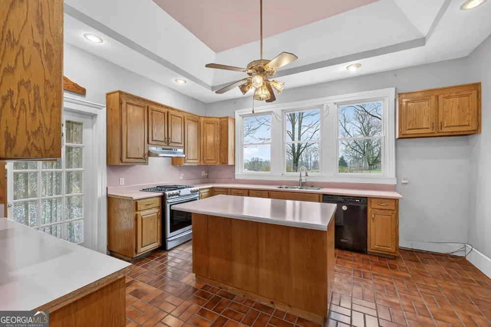 402 Tom Bell RD Milner, GA 30257