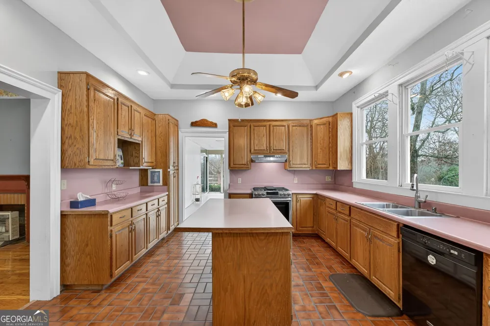 402 Tom Bell RD Milner, GA 30257