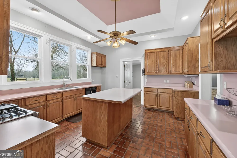402 Tom Bell RD Milner, GA 30257