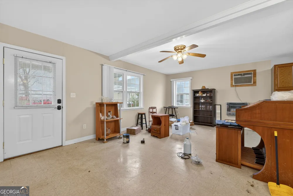 402 Tom Bell RD Milner, GA 30257