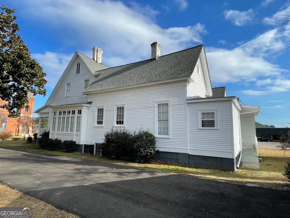 302 W 7th ST Louisville, GA 30434