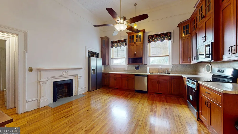 302 W 7th ST Louisville, GA 30434