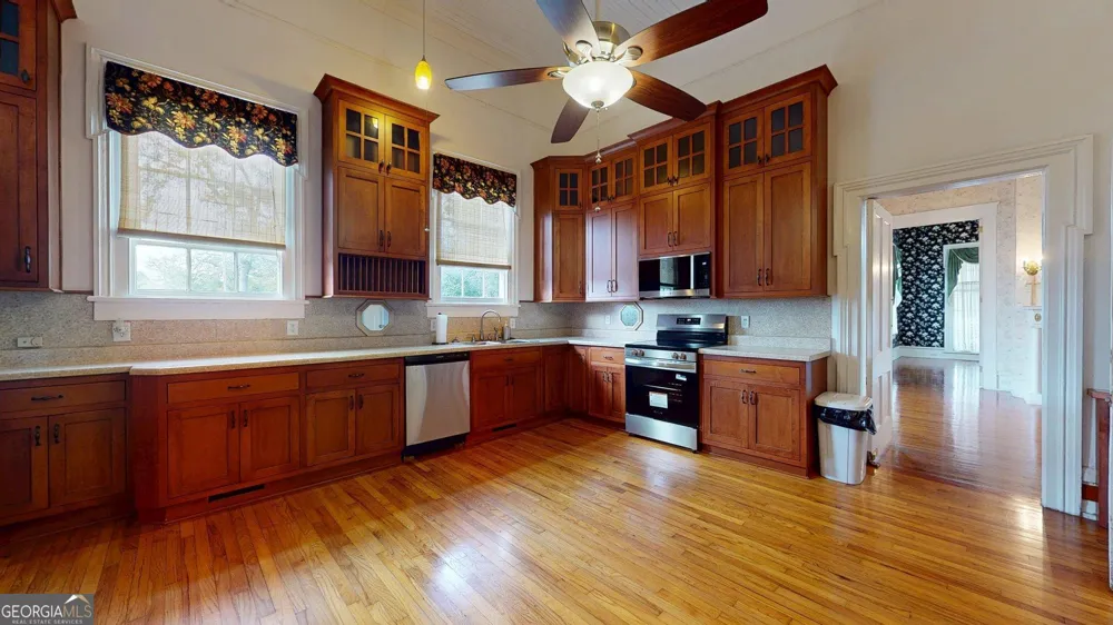 302 W 7th ST Louisville, GA 30434