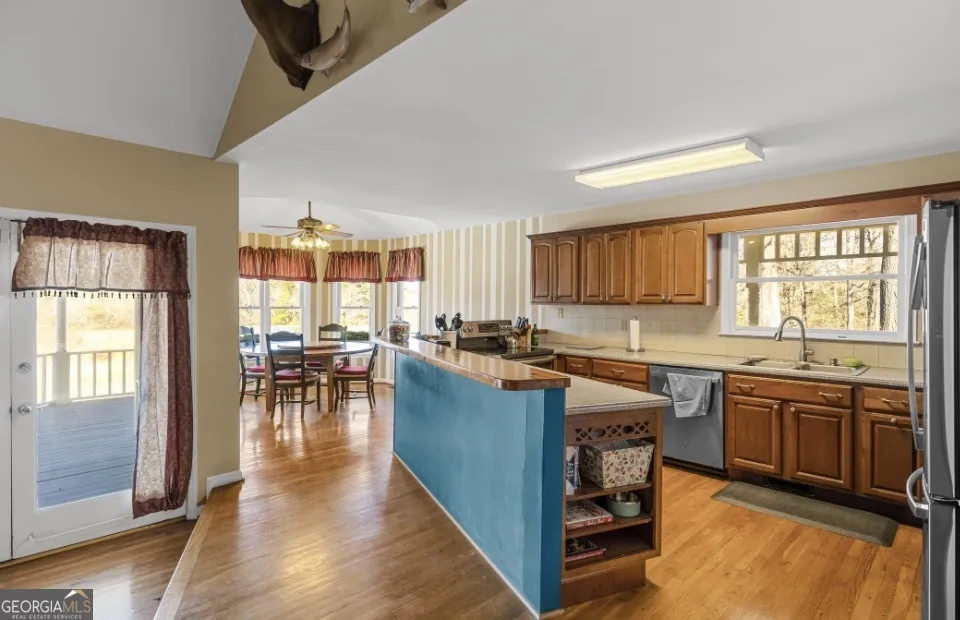 1776 Wax RD SE Silver Creek, GA 30173
