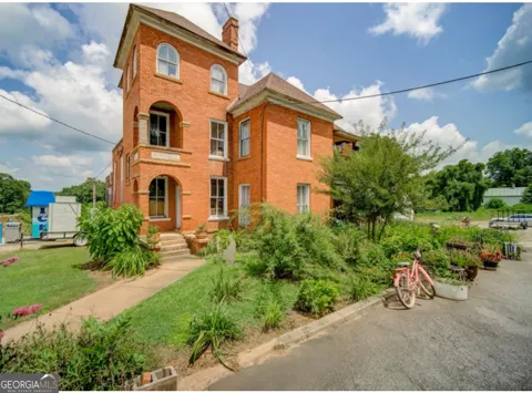 1108 Reville