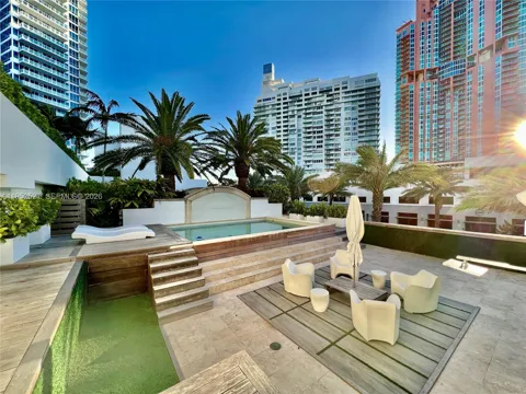 50 S Pointe Dr #LOFT5