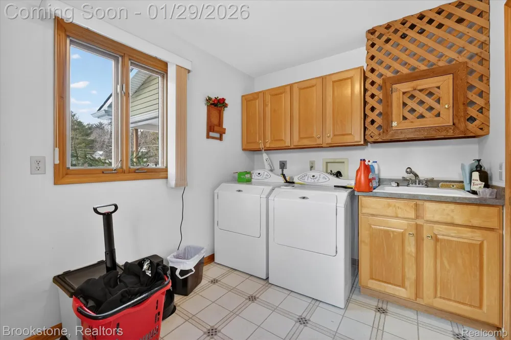 5163 Country Squire Road Dryden Township, MI 48428