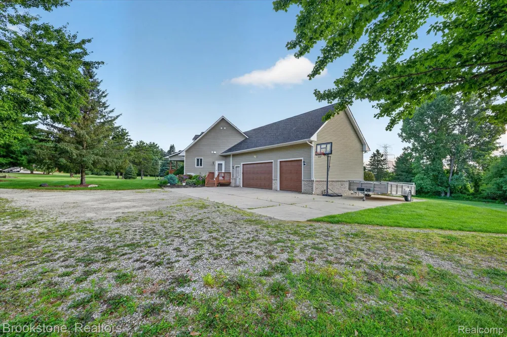 5163 Country Squire Road Dryden Township, MI 48428