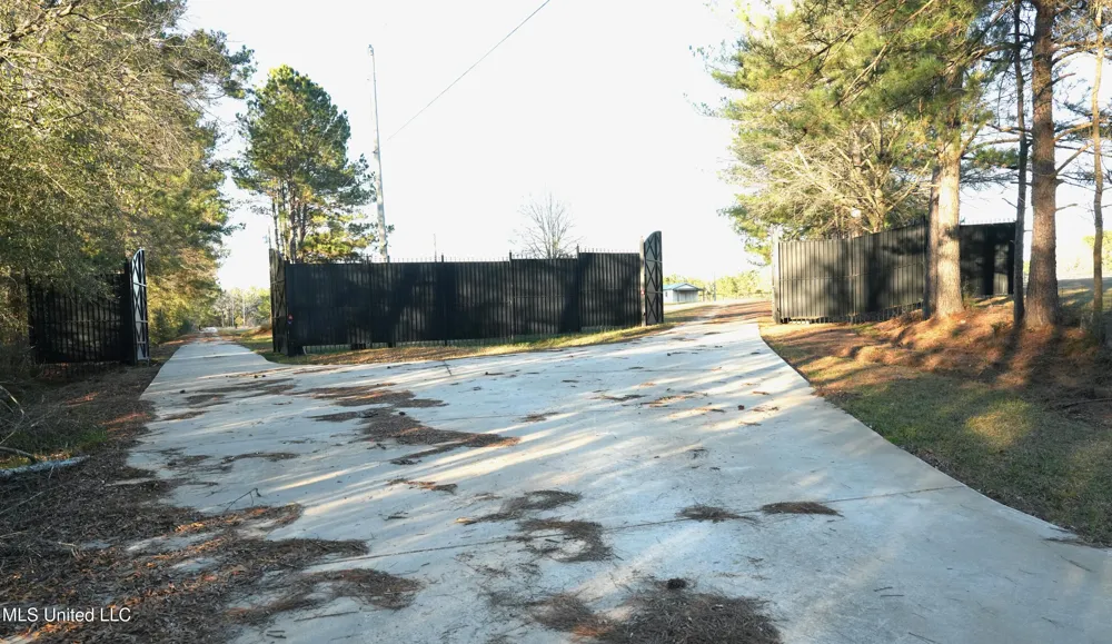 1082 Double M Summit, MS 39666