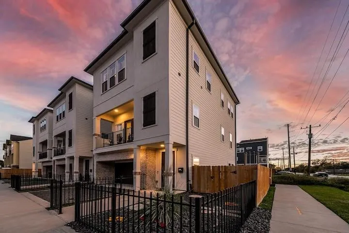 2604 Mcilhenny Street