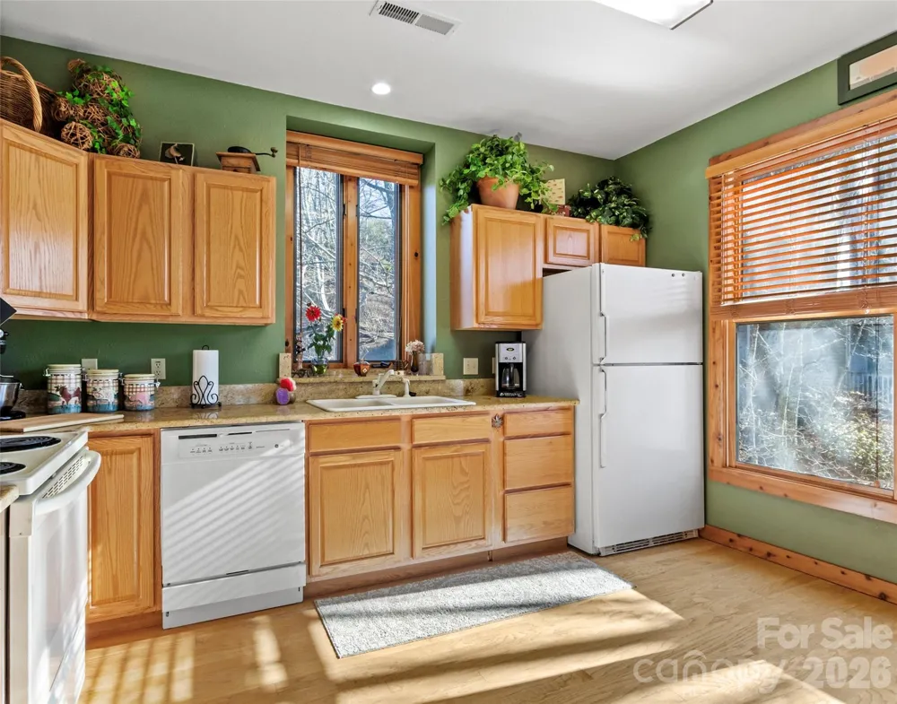 80 Stoney Falls Loop #3/201 Burnsville, NC 28714