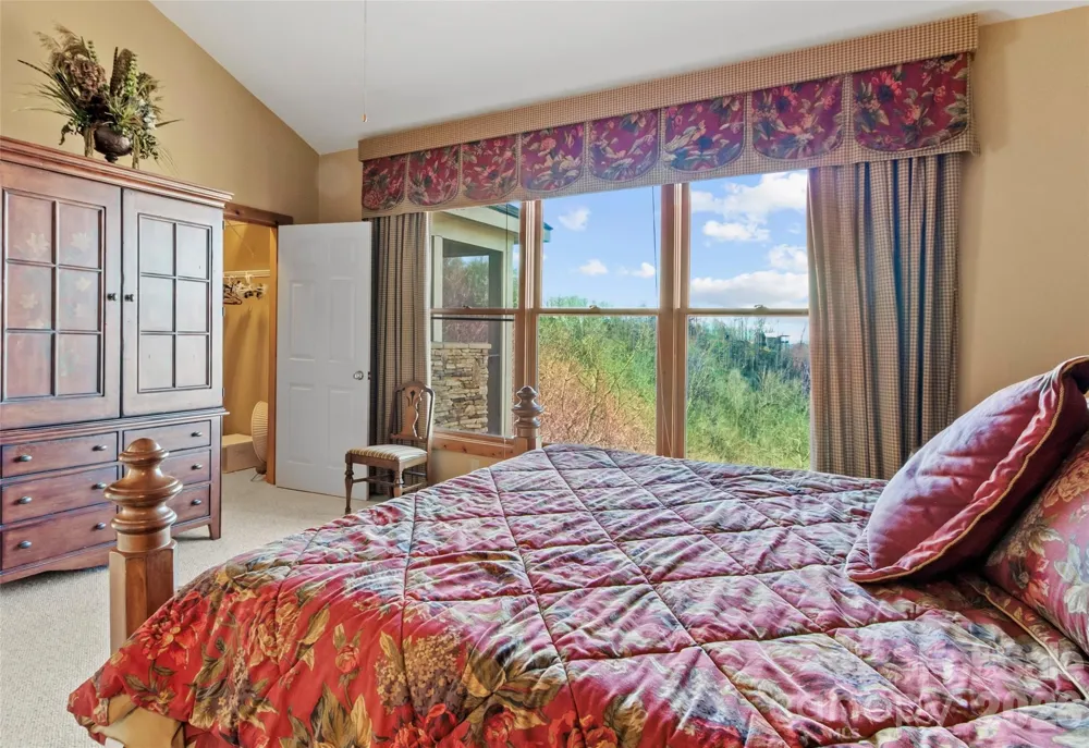 80 Stoney Falls Loop #3/201 Burnsville, NC 28714