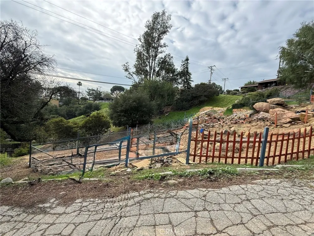 7365 Webb Rd Chatsworth, CA 91311
