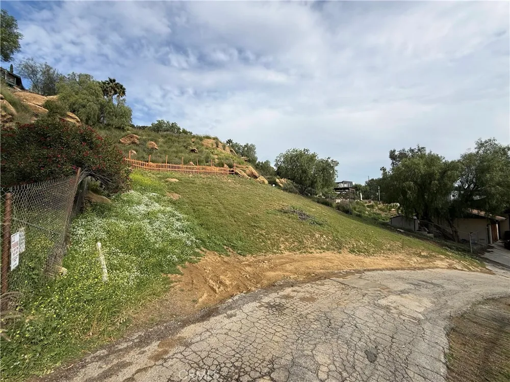 7365 Webb Rd Chatsworth, CA 91311