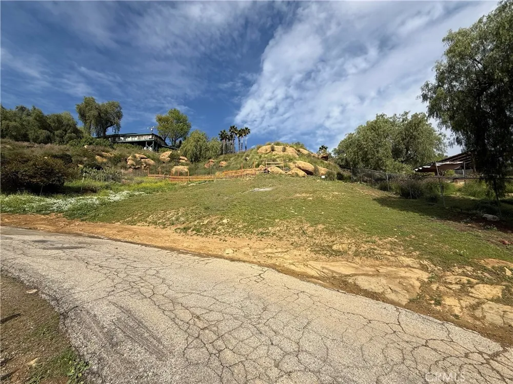 7365 Webb Rd Chatsworth, CA 91311