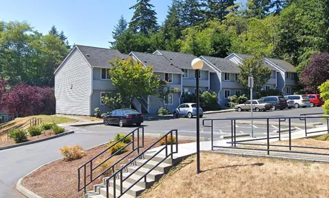 821 High School Road NE