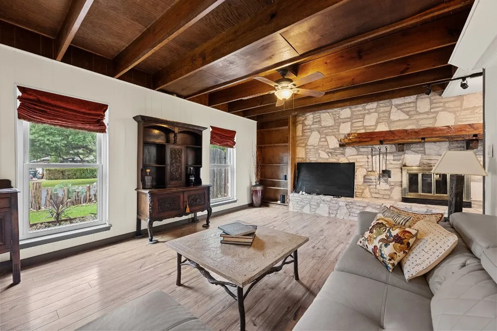 402 Bear Canyon Drive Manchaca, TX 78652