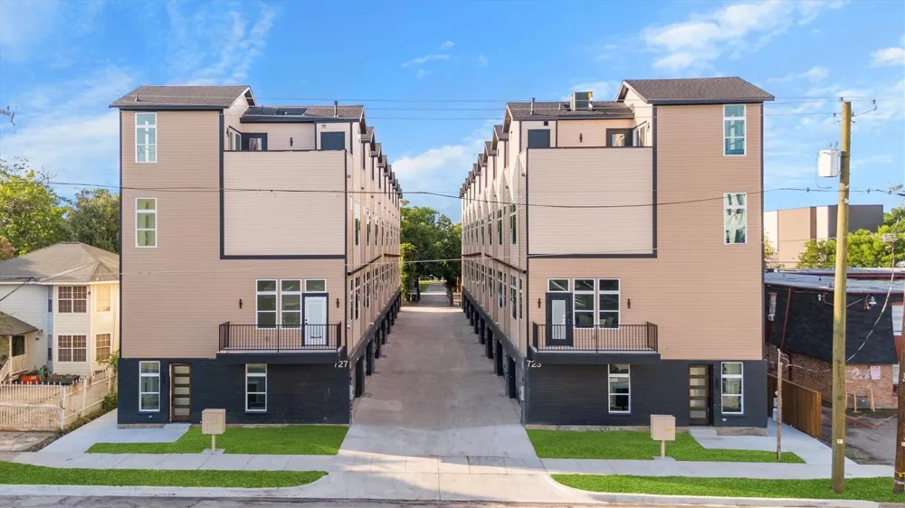 727 W 10th Street #108