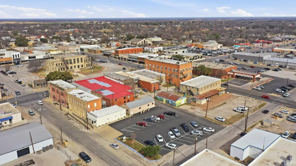 107 S Austin Street Comanche, TX 76442