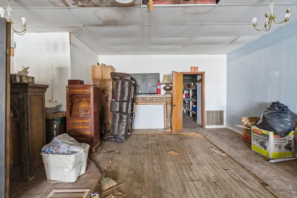 107 S Austin Street Comanche, TX 76442