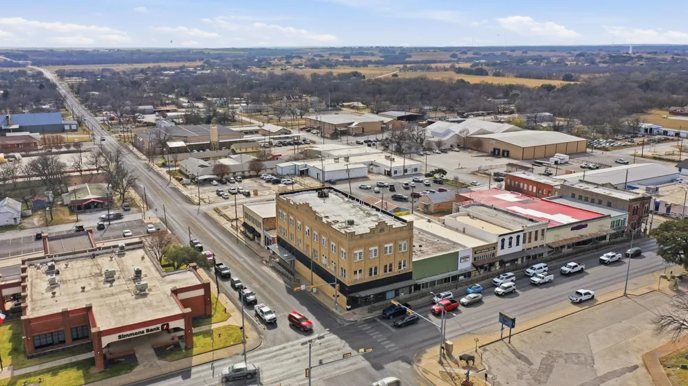 107 S Austin Street Comanche, TX 76442