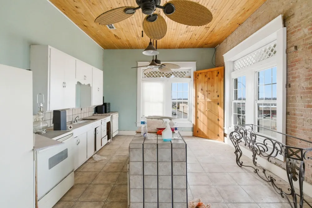 107 S Austin Street Comanche, TX 76442