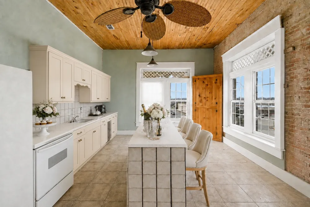 107 S Austin Street Comanche, TX 76442