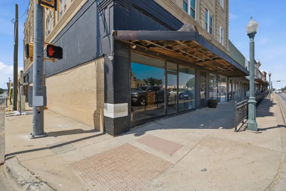 107 S Austin Street Comanche, TX 76442