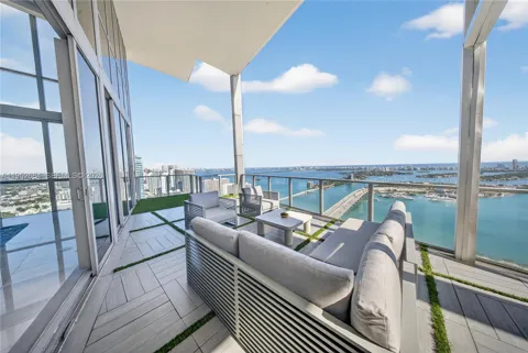 1100 Biscayne Blvd #5306