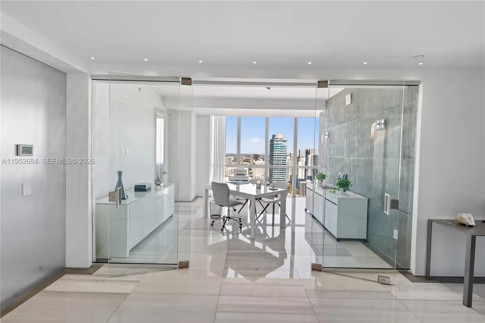 1100 Biscayne Blvd #5306 Miami, FL 33132