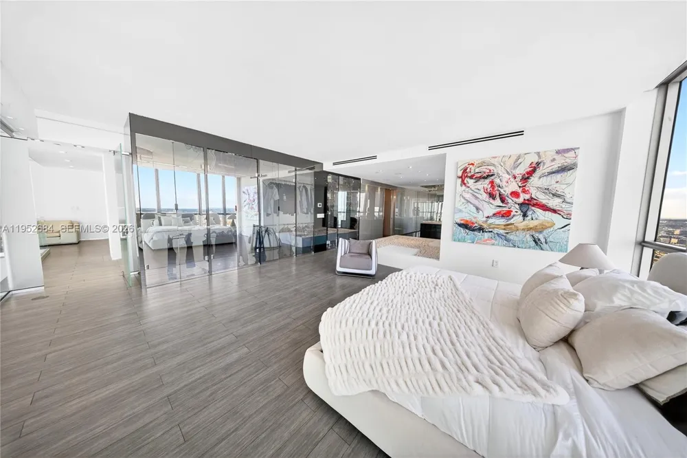 1100 Biscayne Blvd #5306 Miami, FL 33132