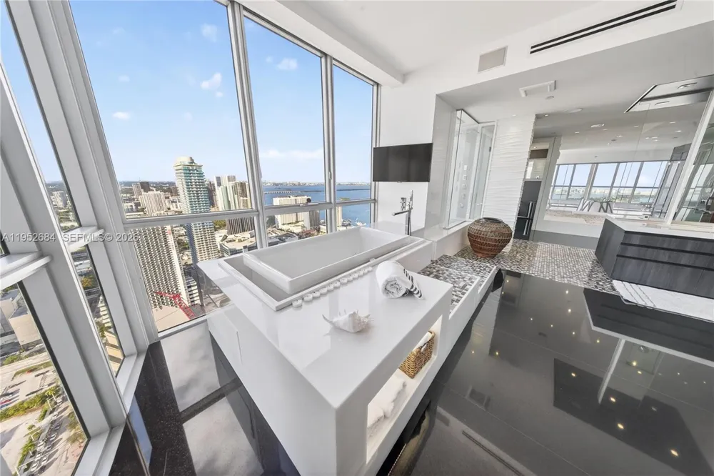 1100 Biscayne Blvd #5306 Miami, FL 33132