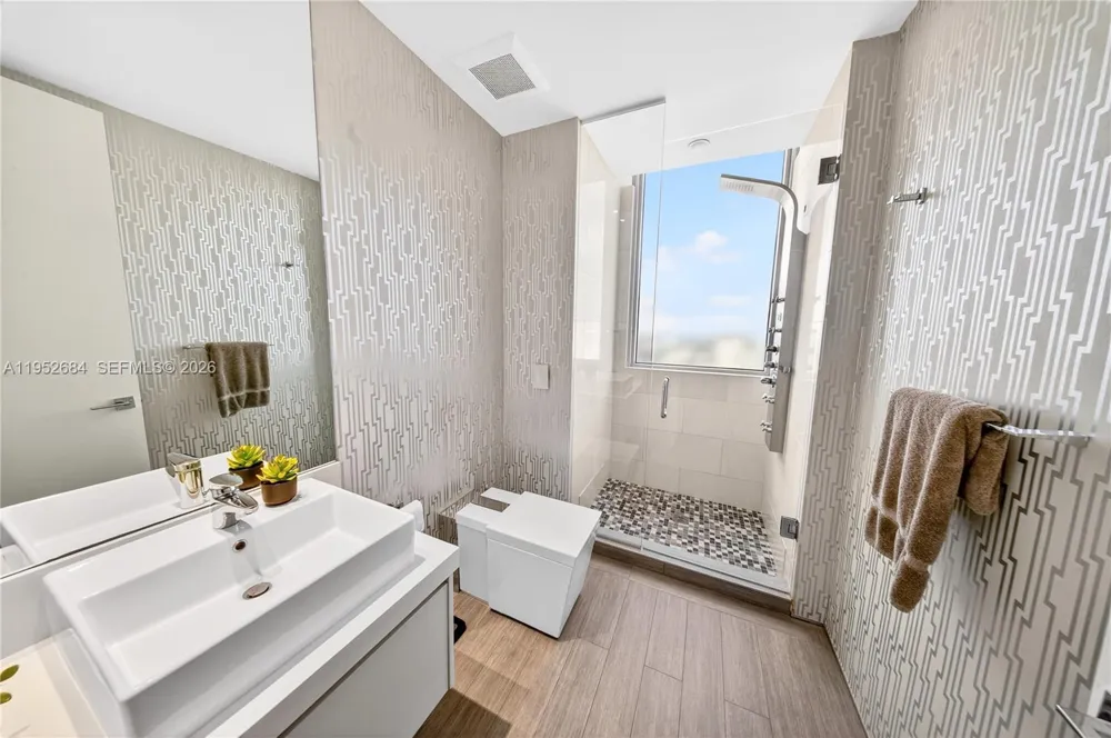 1100 Biscayne Blvd #5306 Miami, FL 33132