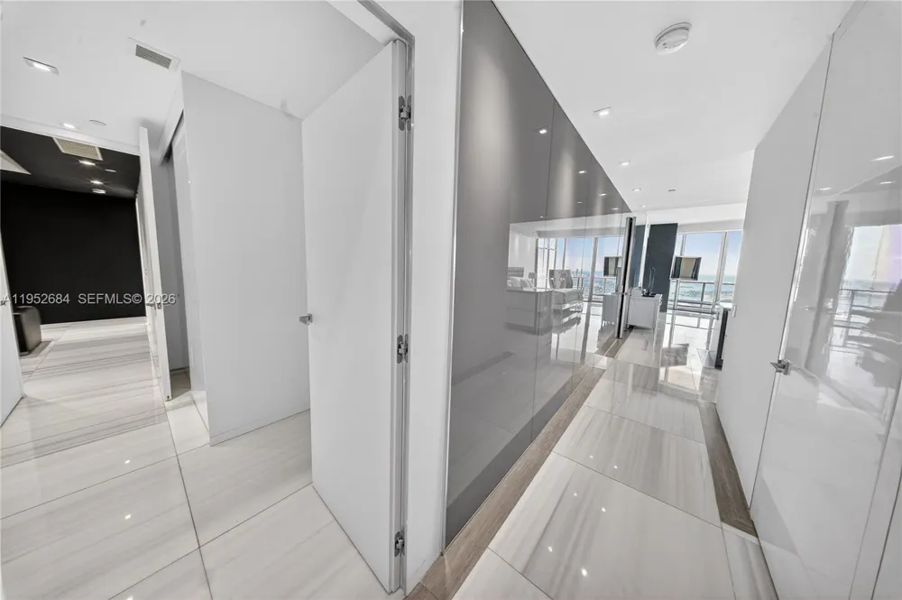1100 Biscayne Blvd #5306 Miami, FL 33132