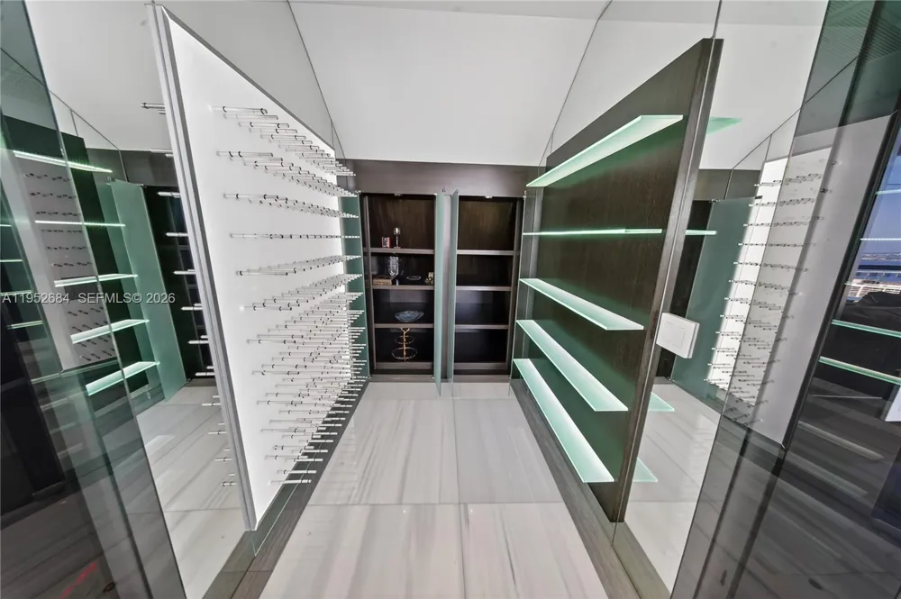1100 Biscayne Blvd #5306 Miami, FL 33132