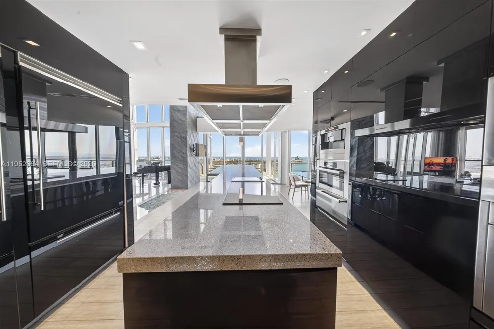 1100 Biscayne Blvd #5306 Miami, FL 33132