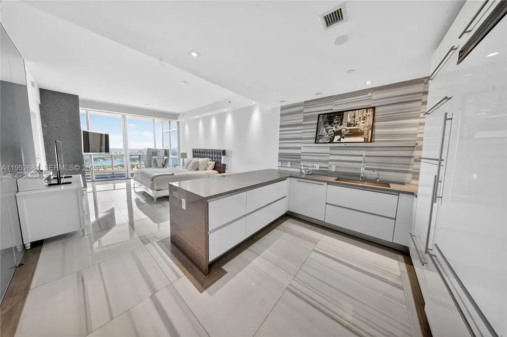 1100 Biscayne Blvd #5306 Miami, FL 33132