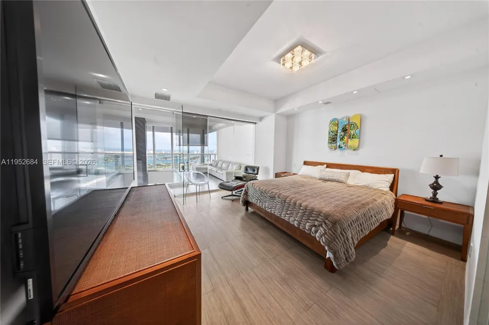 1100 Biscayne Blvd #5306 Miami, FL 33132