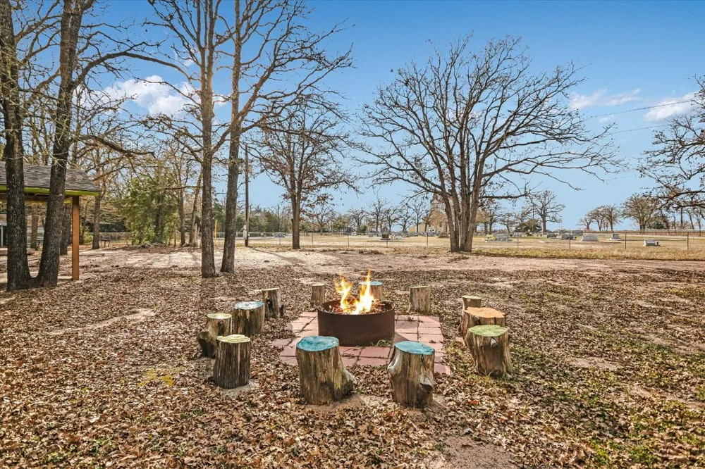 309 Stolle Lane Flatonia, TX 78941