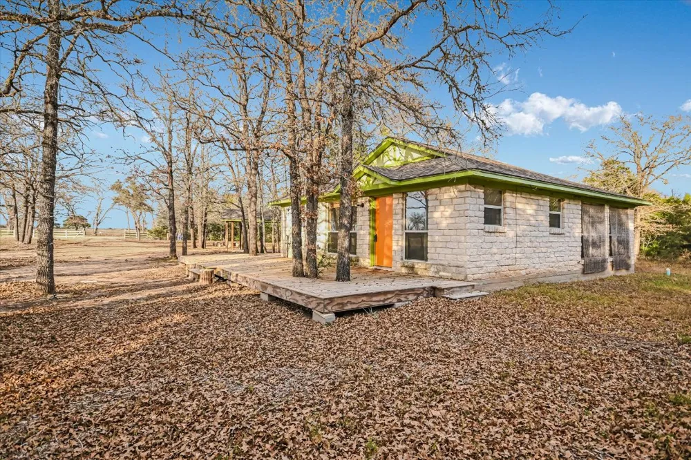 309 Stolle Lane Flatonia, TX 78941