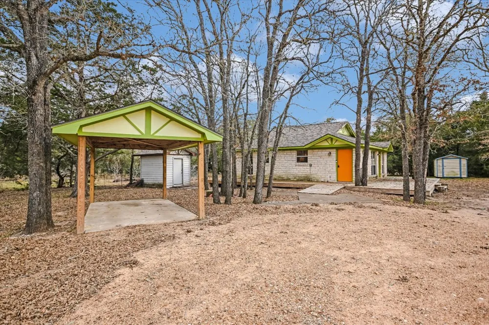 309 Stolle Lane Flatonia, TX 78941
