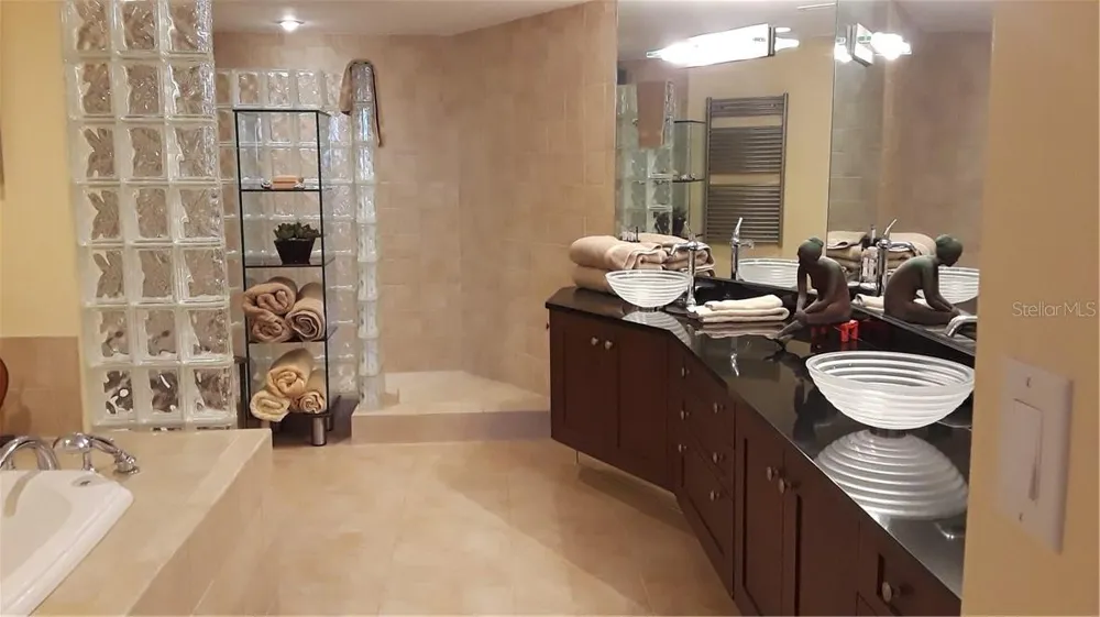 455 LONGBOAT CLUB ROAD #401 Longboat Key, FL 34228