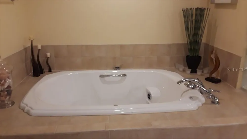 455 LONGBOAT CLUB ROAD #401 Longboat Key, FL 34228