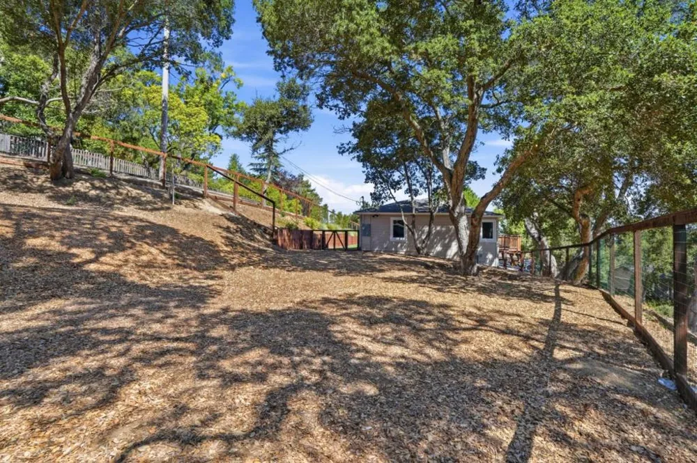 3803 Hamilton Way Redwood City, CA 94062