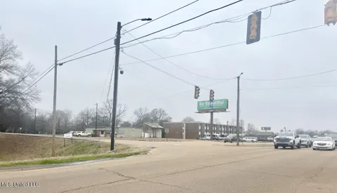 901 W Highway 82